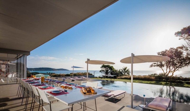 Exterior Breakfast 1