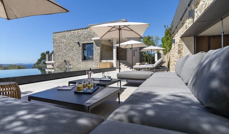 Villavictoireinfinitypoolloundge