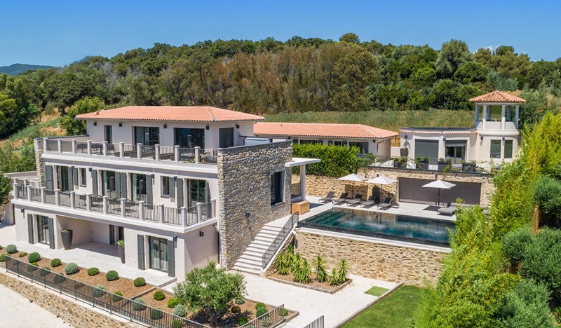 Villa Victoire, Luxury modern villa in La Croix Valmer with infinity pool, seaview, AC, jacuzzi, large garden, close to Saint Tropez and Pampelonne