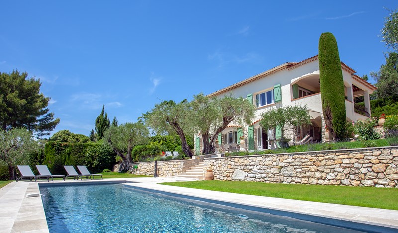 Pretty family villa with 4 bedrooms and heated pool in quiet surroundings